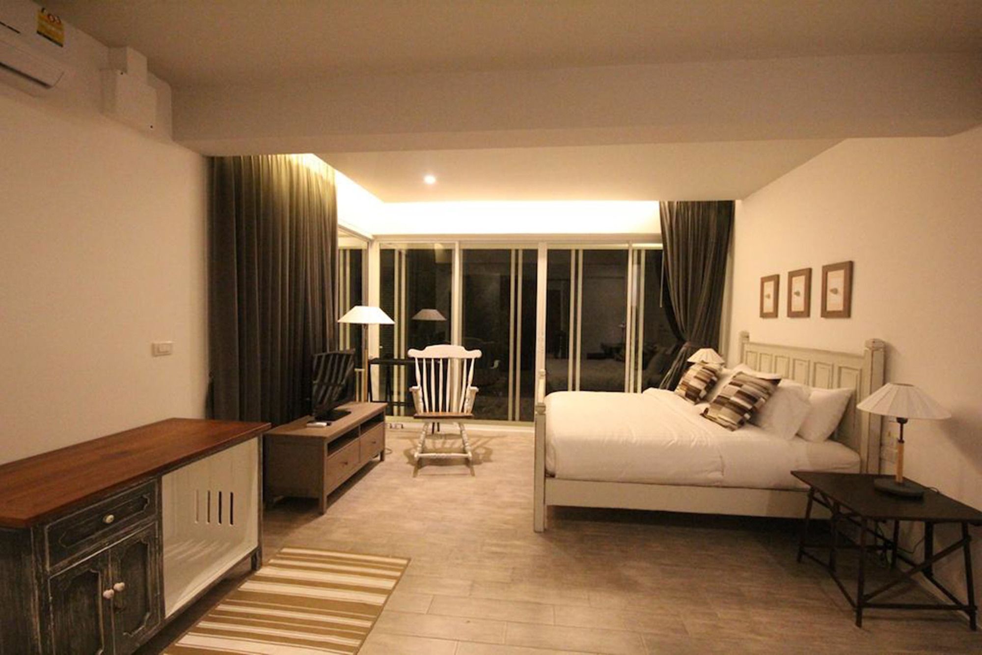 Villa S